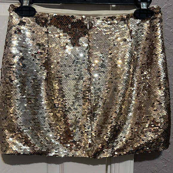 Forever 21 Gold Sequin Mini Skirt Size Small - Picture 5 of 5